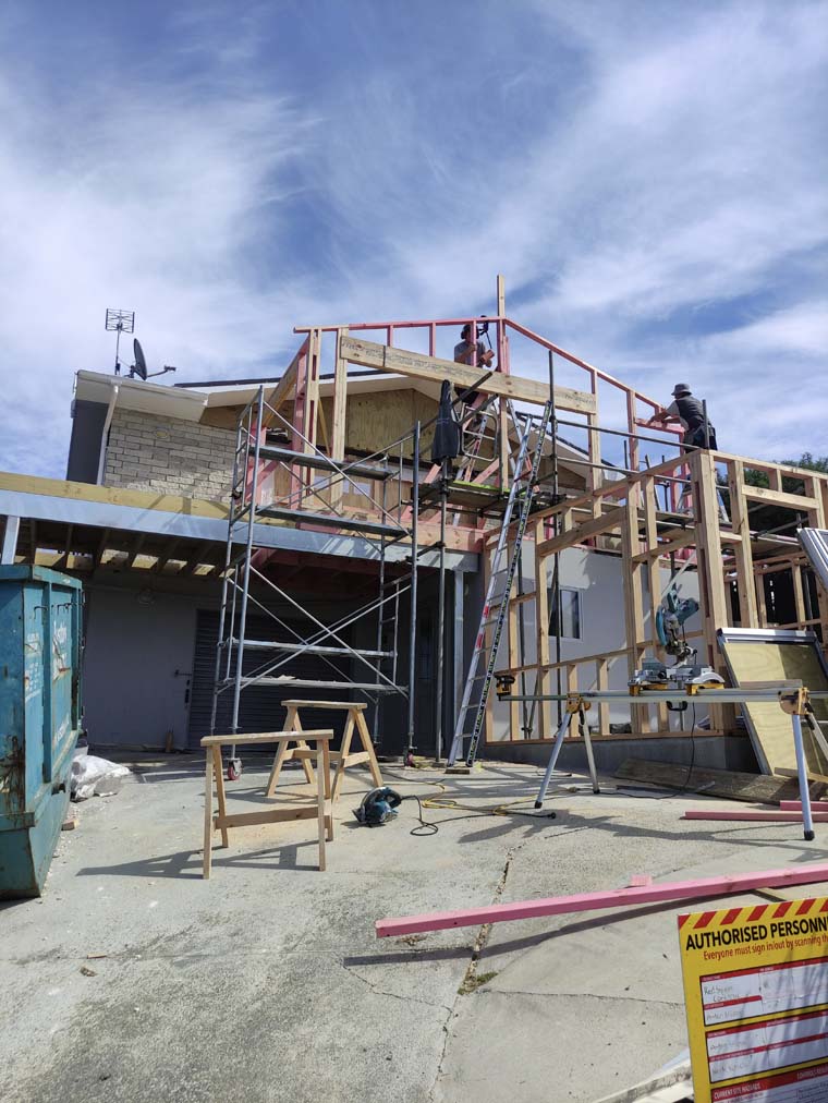 Whangaparaoa 一层加建卧室及维拉风格改造