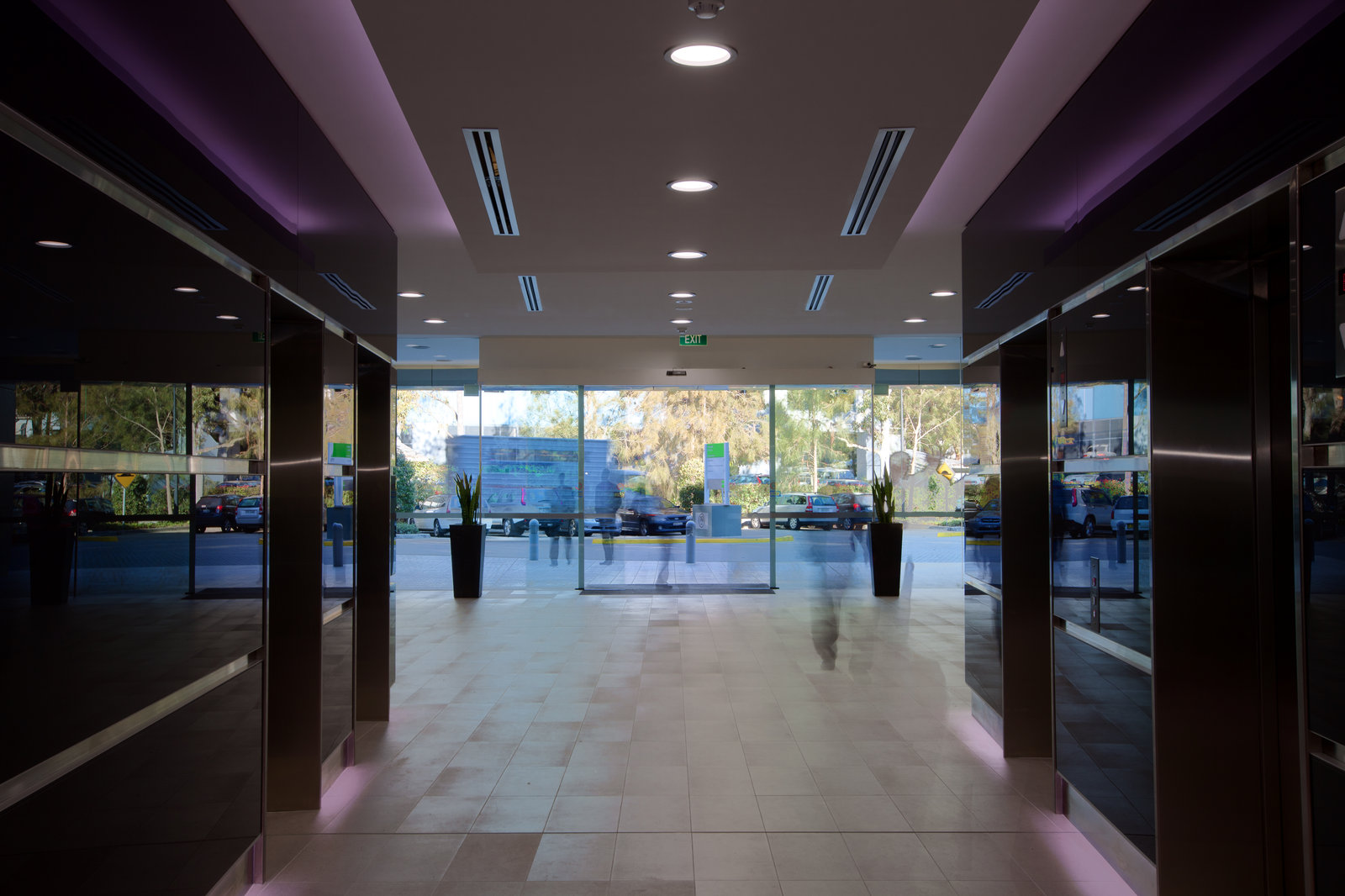 Everglades Business Park 로비 업그레이드 개조