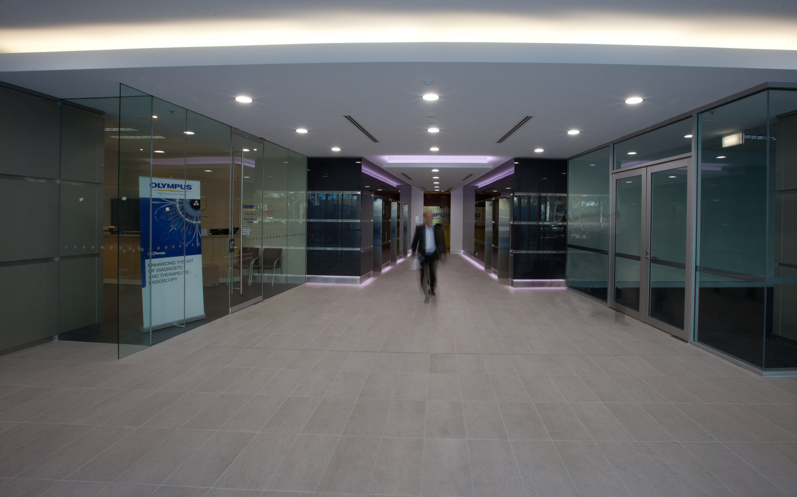 Everglades Business Park 로비 업그레이드 개조