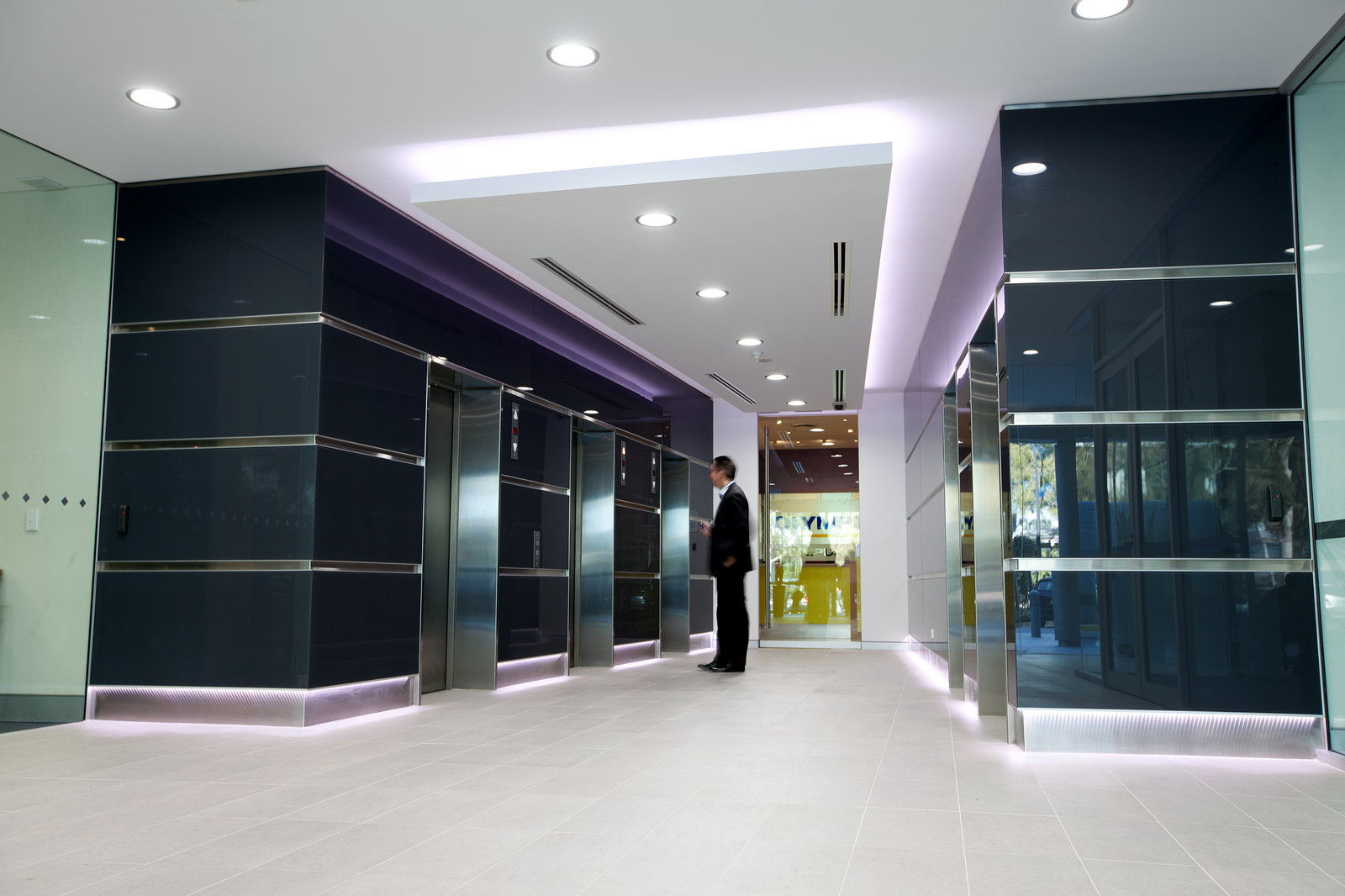 Everglades Business Park 로비 업그레이드 개조
