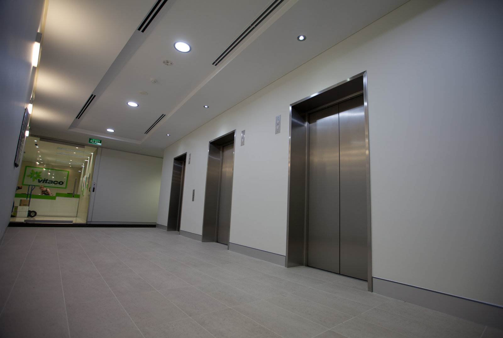 Everglades Business Park 로비 업그레이드 개조