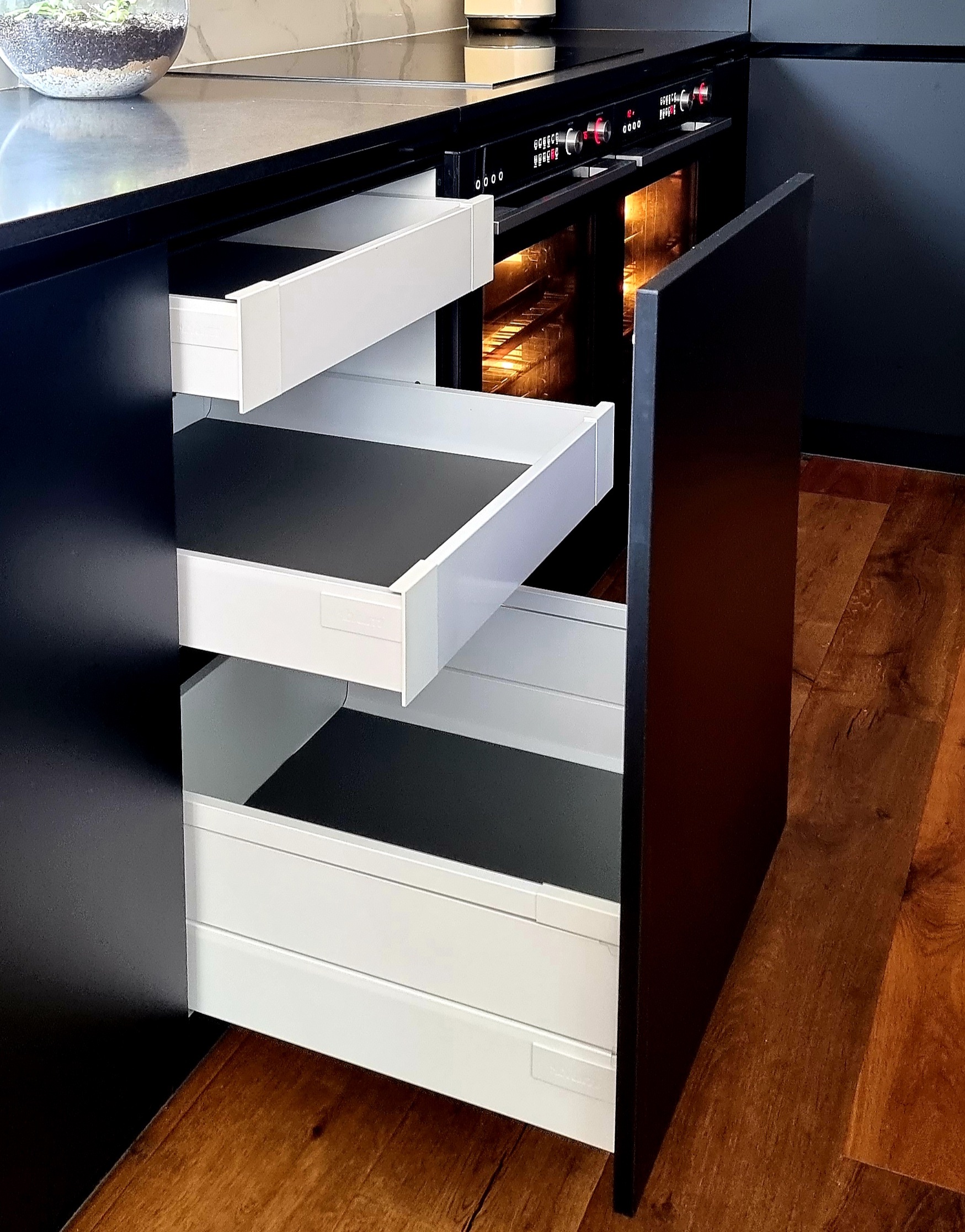 Titirangi Black Kitchen Renovation
