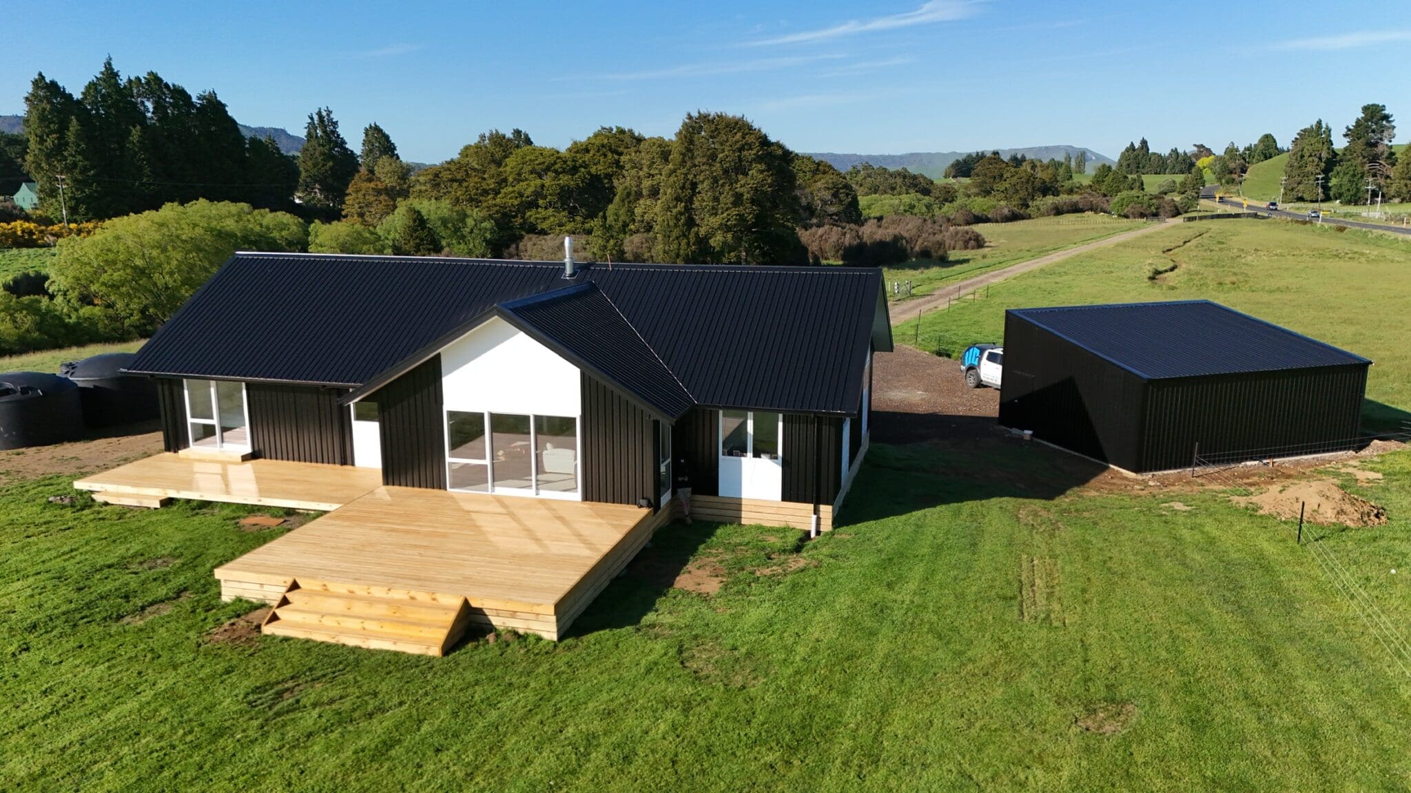 Raetihi Road: Completely Off-Grid Standalone House