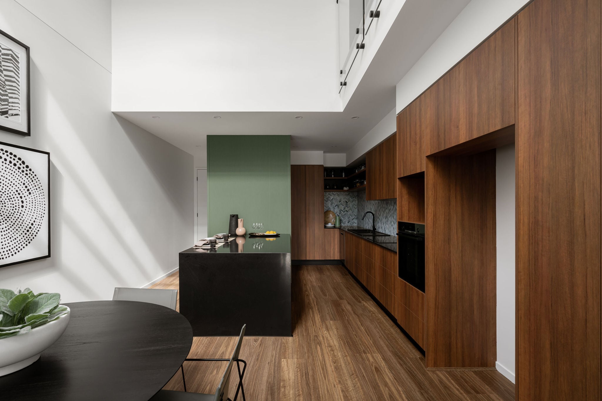 Curve on Cove Custom Residence