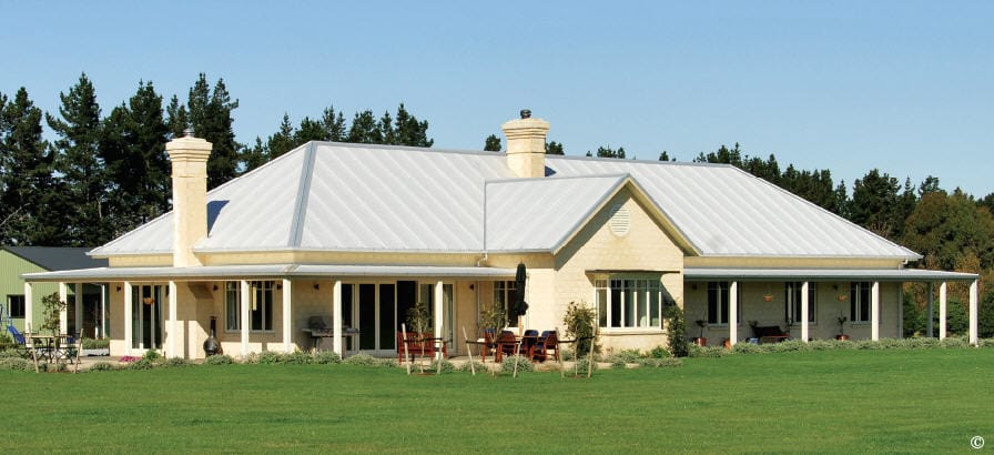 Okuku Farmhouse: Queensland Style Residence