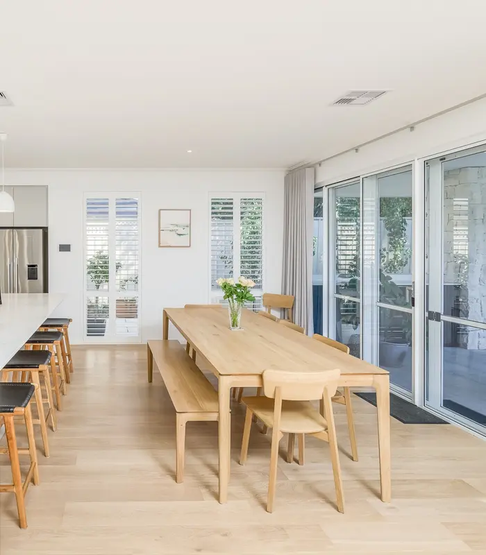 Mosman Park منزل بطراز Hamptons حديث مع هدم وبناء جديد