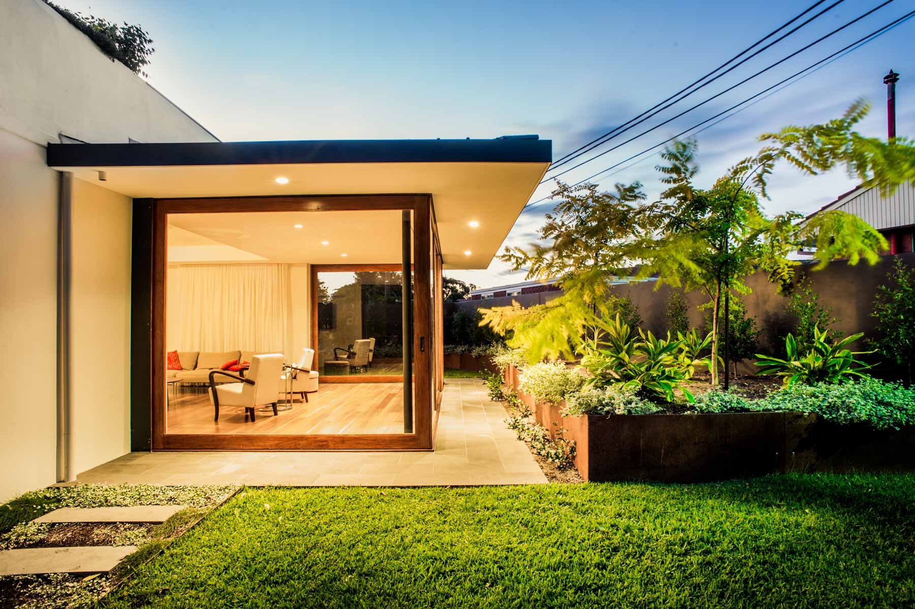 Blakehurst Old House Transformed into a Modern Glass House