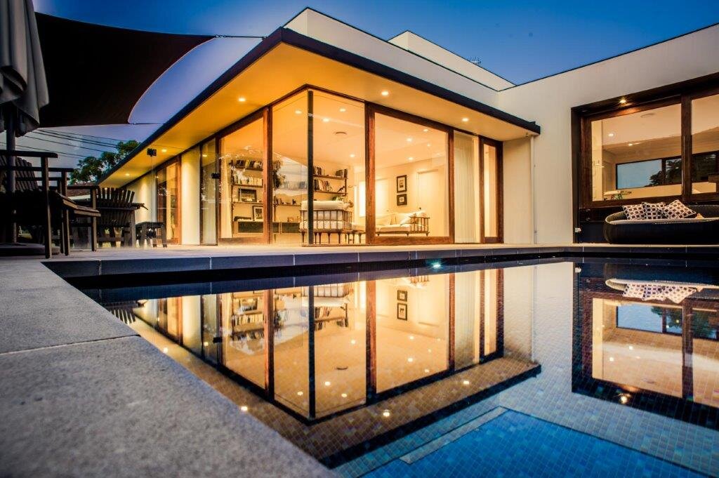 Blakehurst Old House Transformed into a Modern Glass House