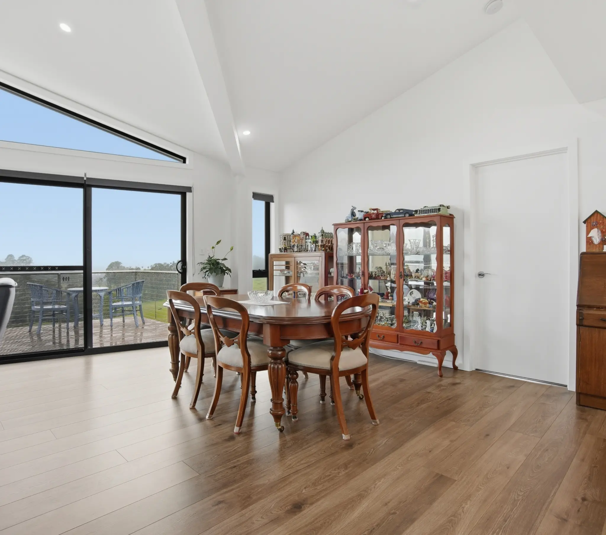 Roland's Luxmoor Mountain View Residence