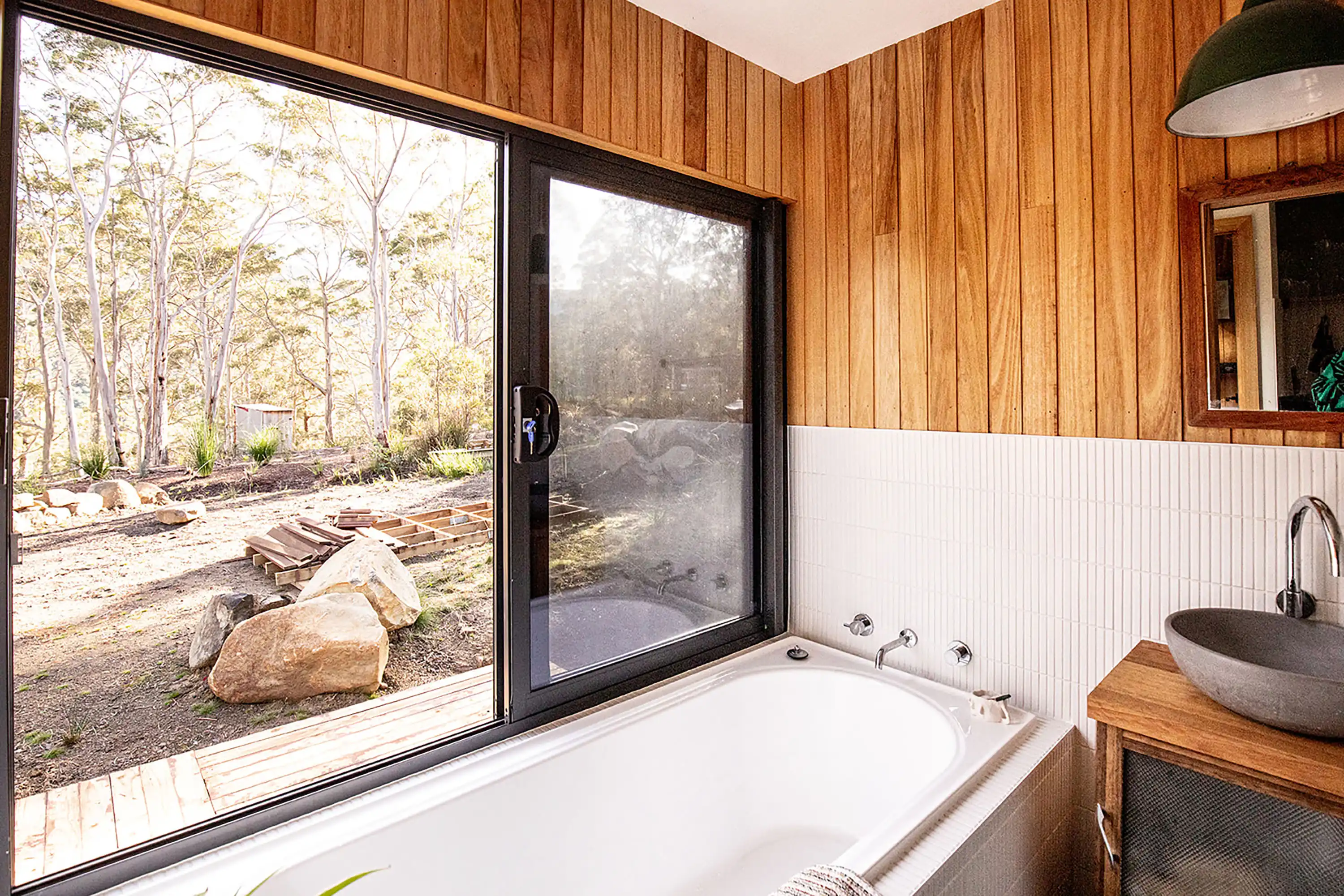 Leslie Vale Nhà Bền Vững Corrugated Cabin