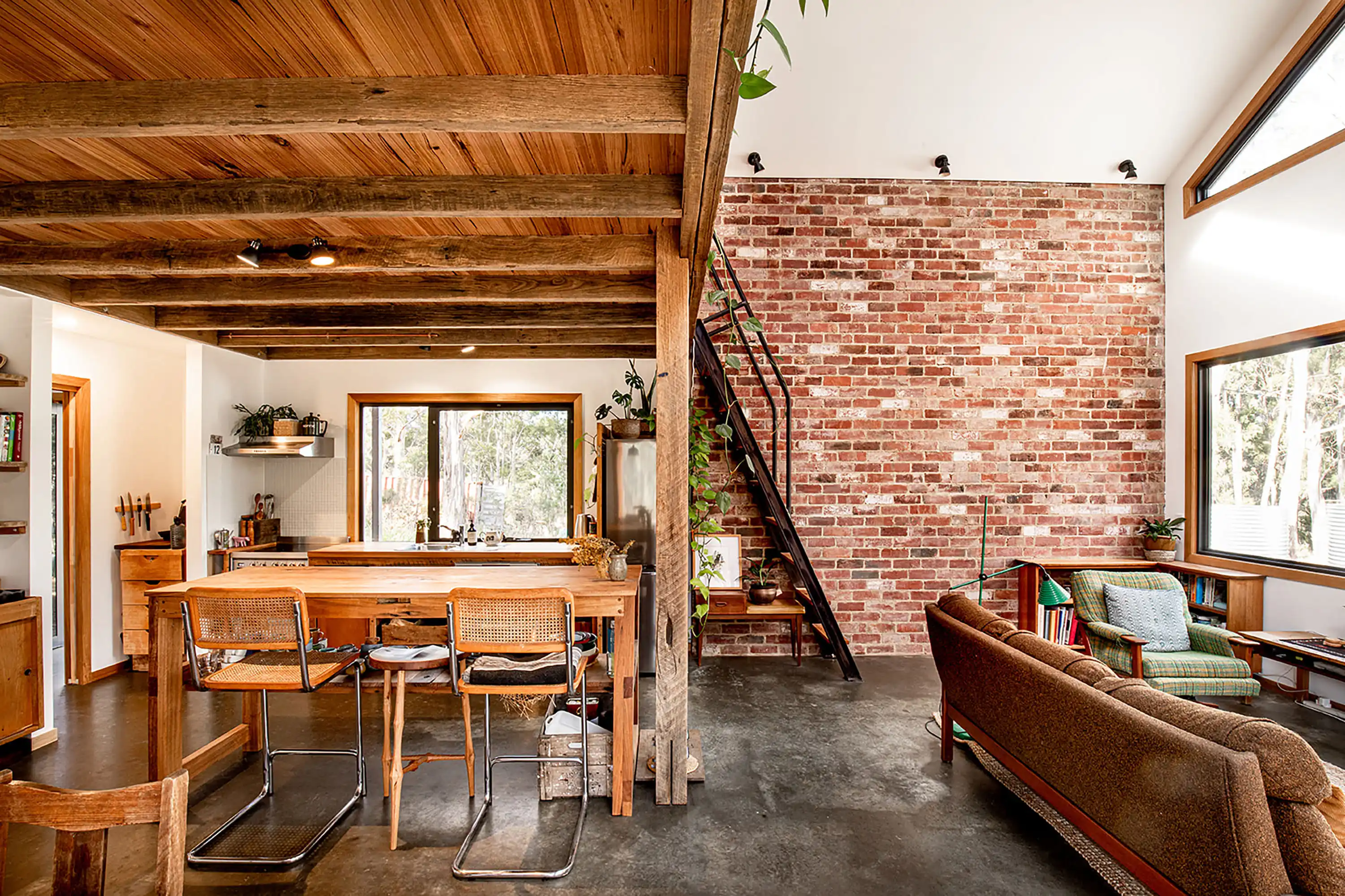 Leslie Vale Nhà Bền Vững Corrugated Cabin