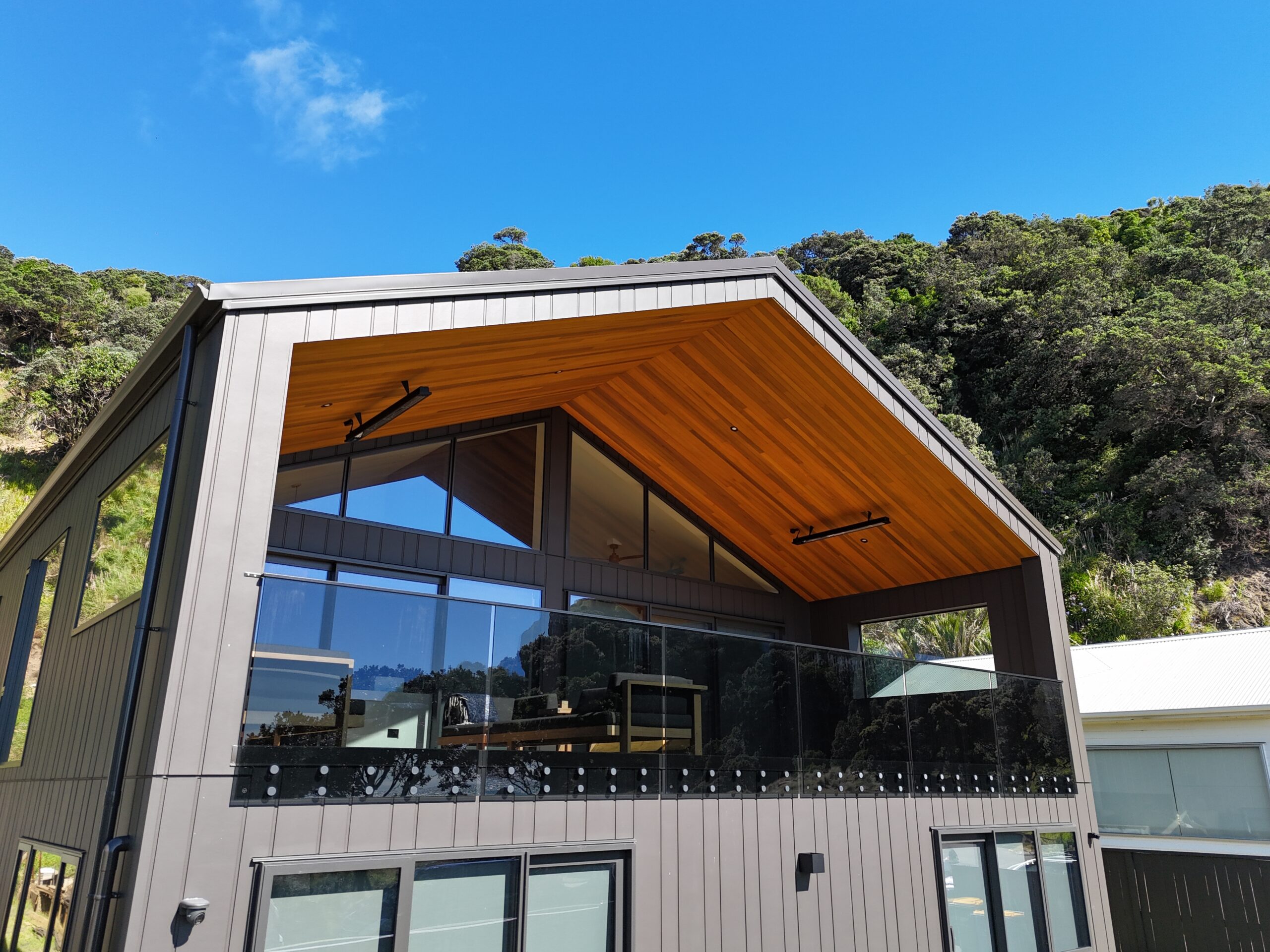 Piha Beach Outlook New Residence