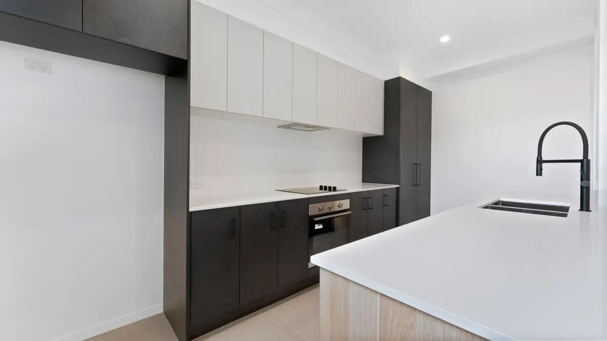 Selbourne Townhouses: Mt Gravatt Custom Townhouses