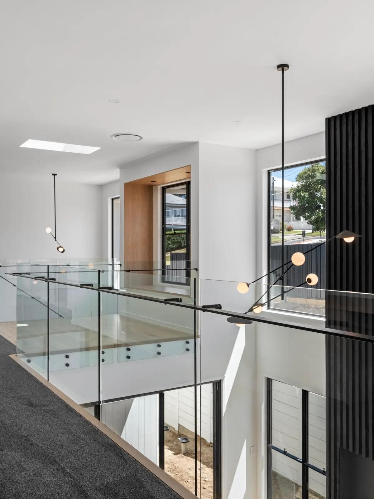 Florence House: Carina Black and White Modern Residence
