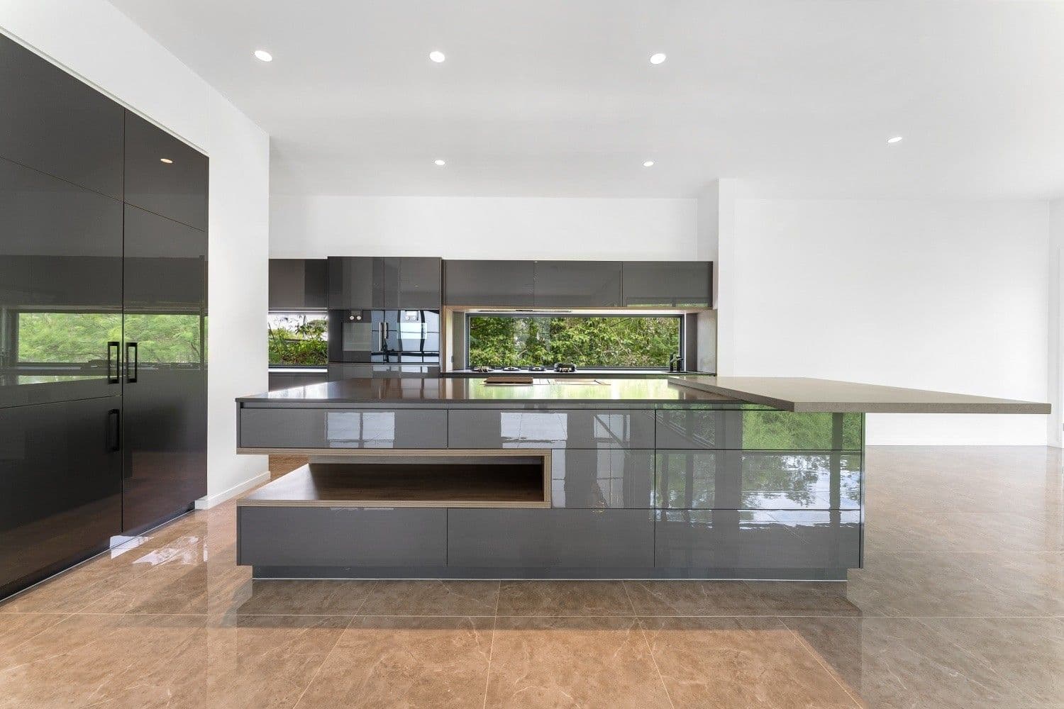 Taringa House：Indooroopilly现代三层定制住宅