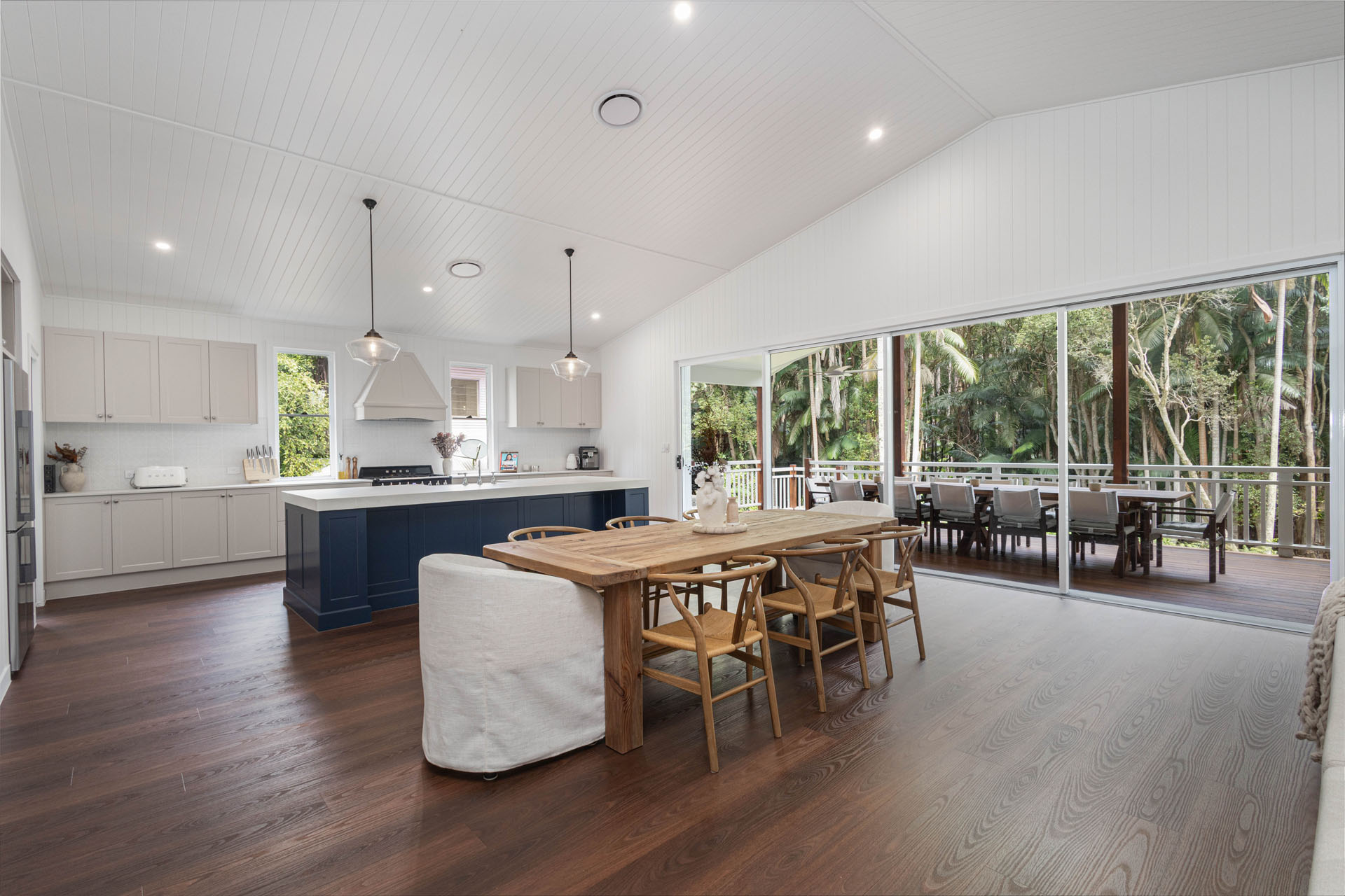 Glass House Mountains New Family Residence