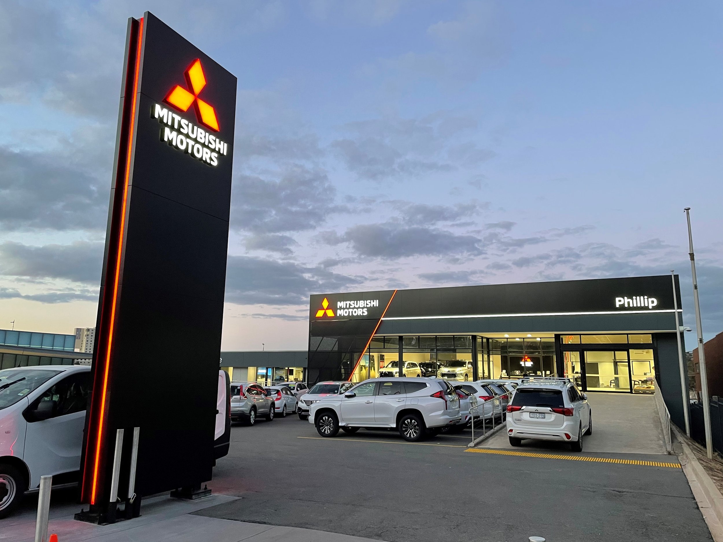 Phillip Mitsubishi汽车经销店扩建翻新