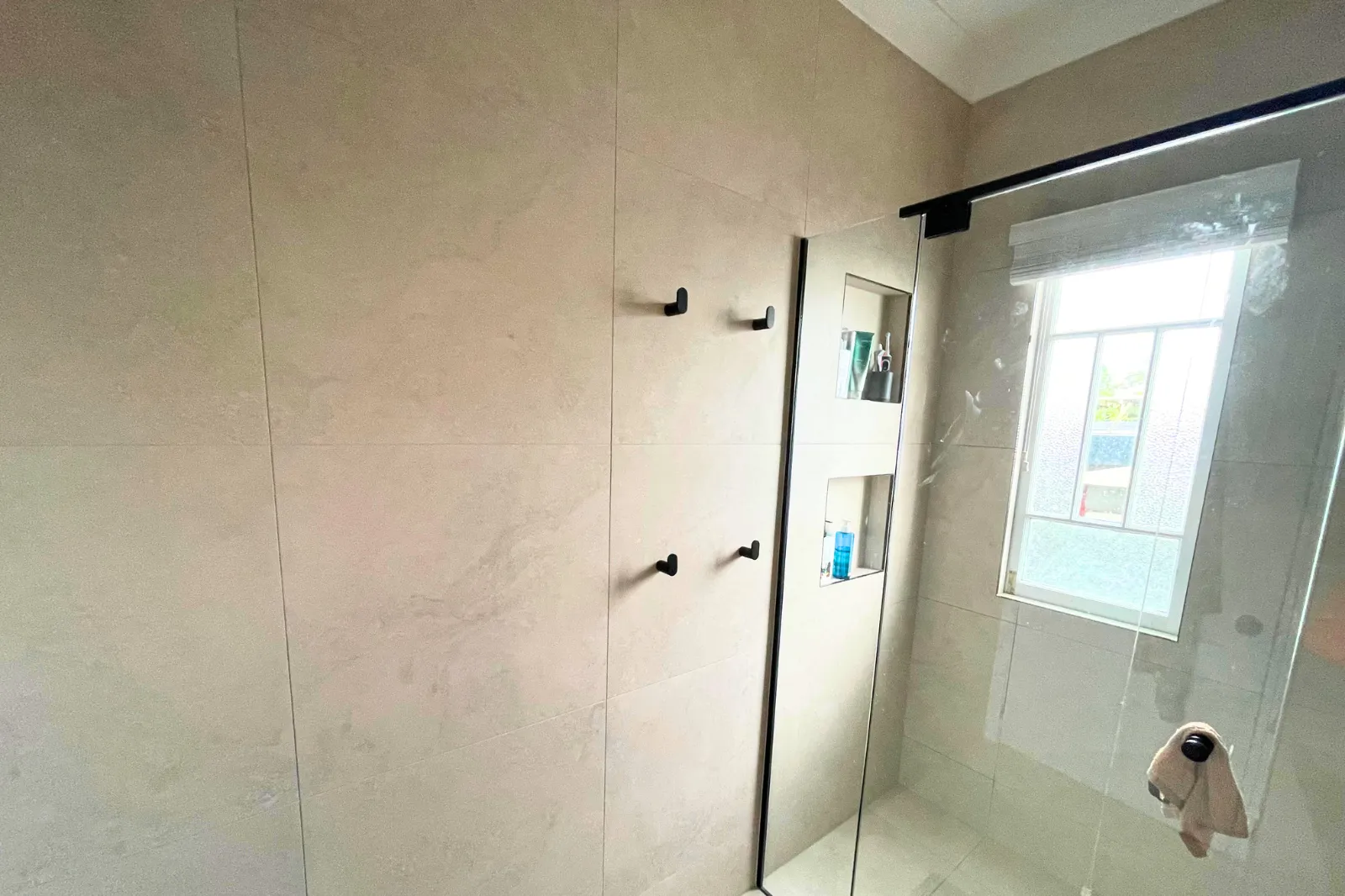 تجديد الحمام الحديث في Silkstone