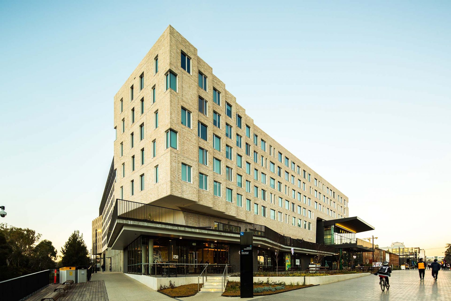 ANU Union Court 커튼월 설치 프로젝트