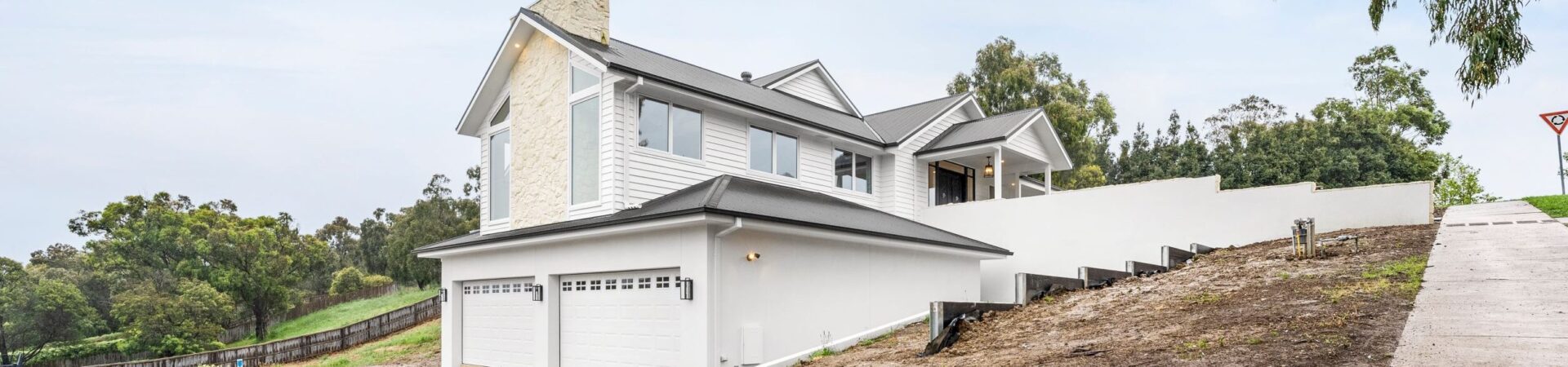 Beaconsfield 山坡上的Hamptons风格住宅