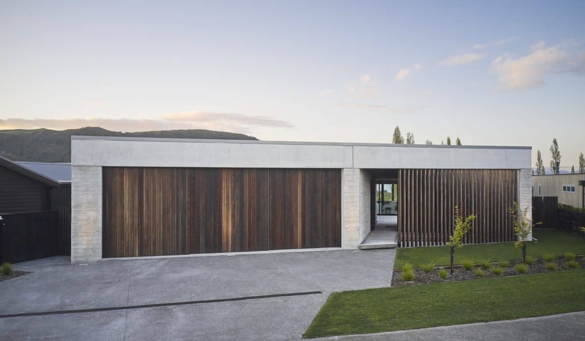 Wedge House on Lisland Drive: Unique Design Project