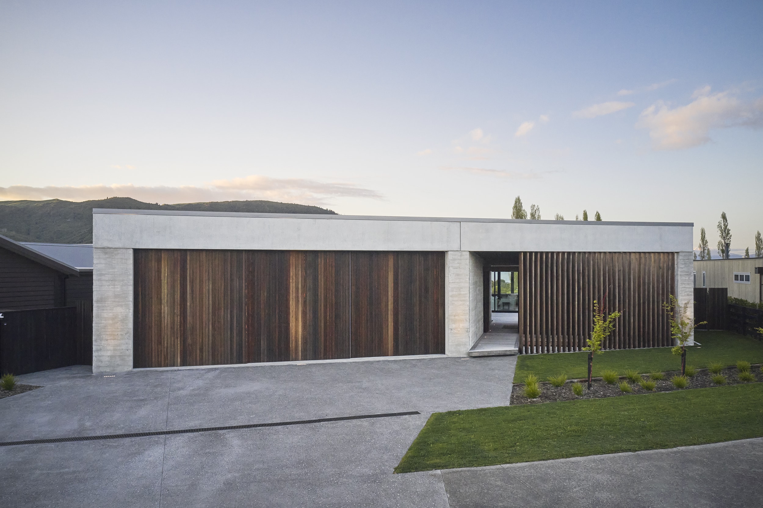 Wedge House on Lisland Drive: Unique Design Project