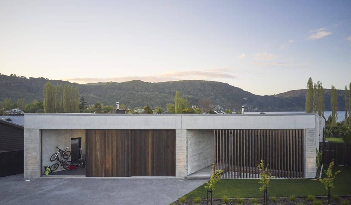 Wedge House on Lisland Drive: Unique Design Project