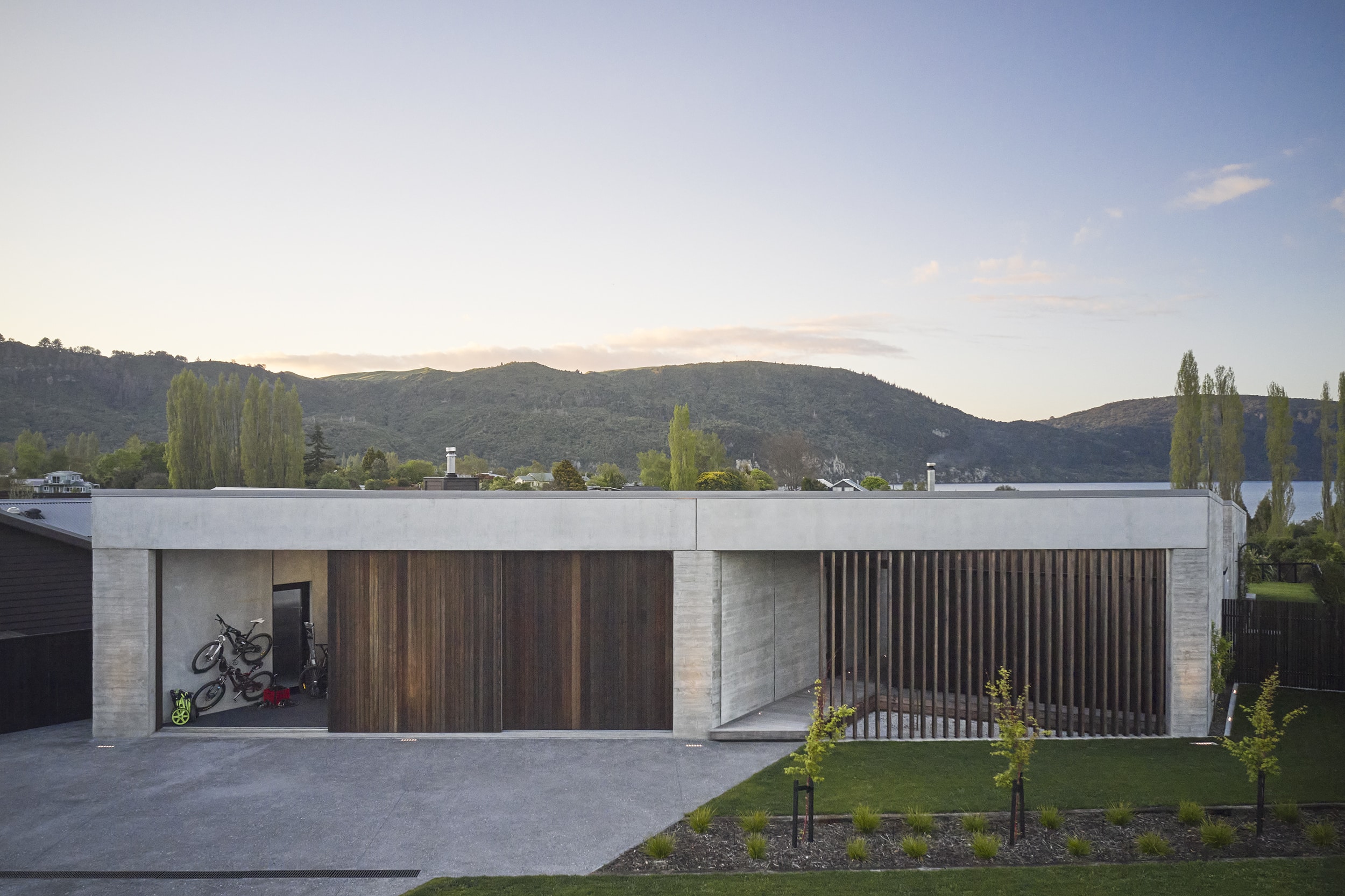 Wedge House on Lisland Drive: Unique Design Project