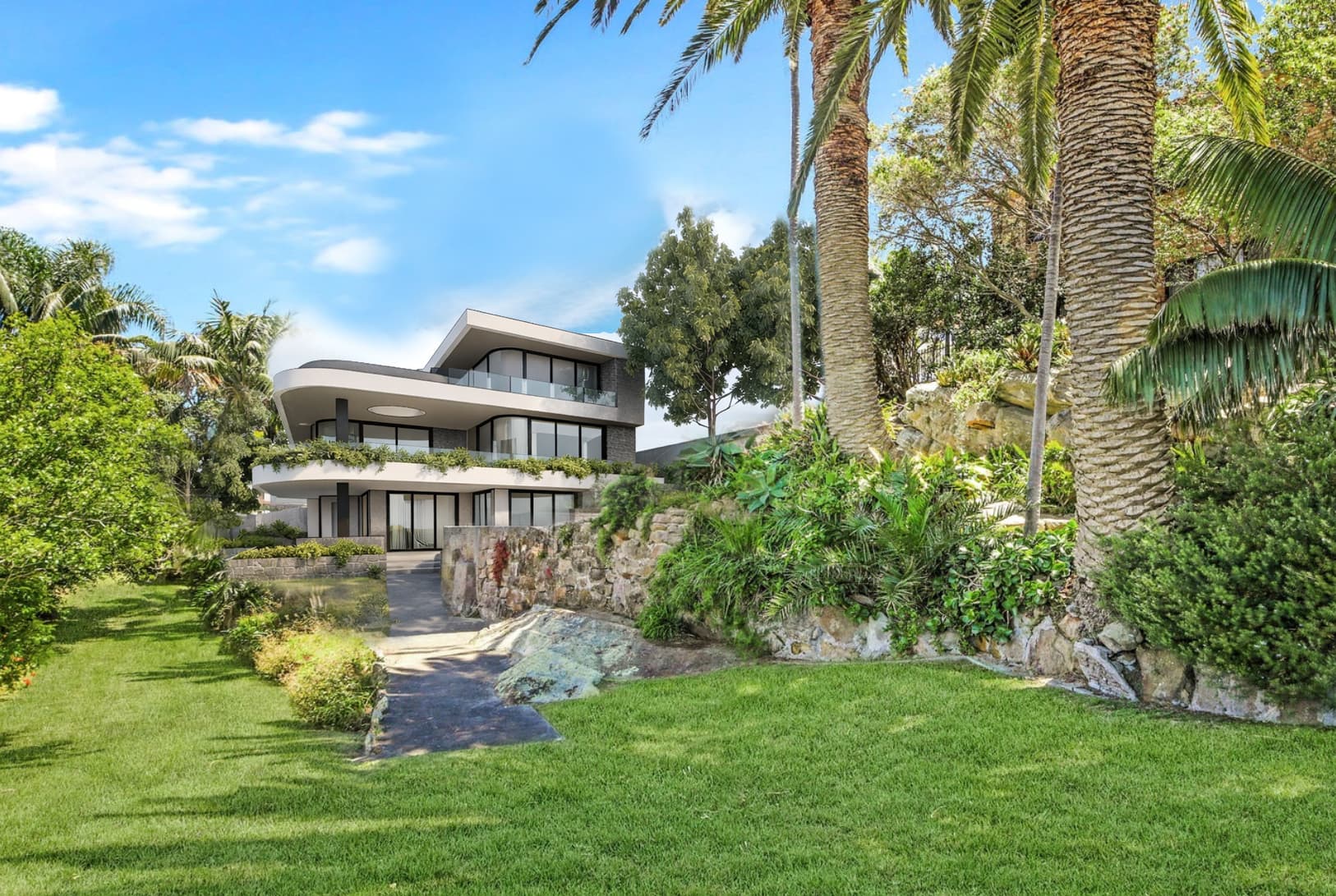منزل مزدوج (Duplex) في Blakehurst يوازن بين الخصوصية والمشهد الطبيعي