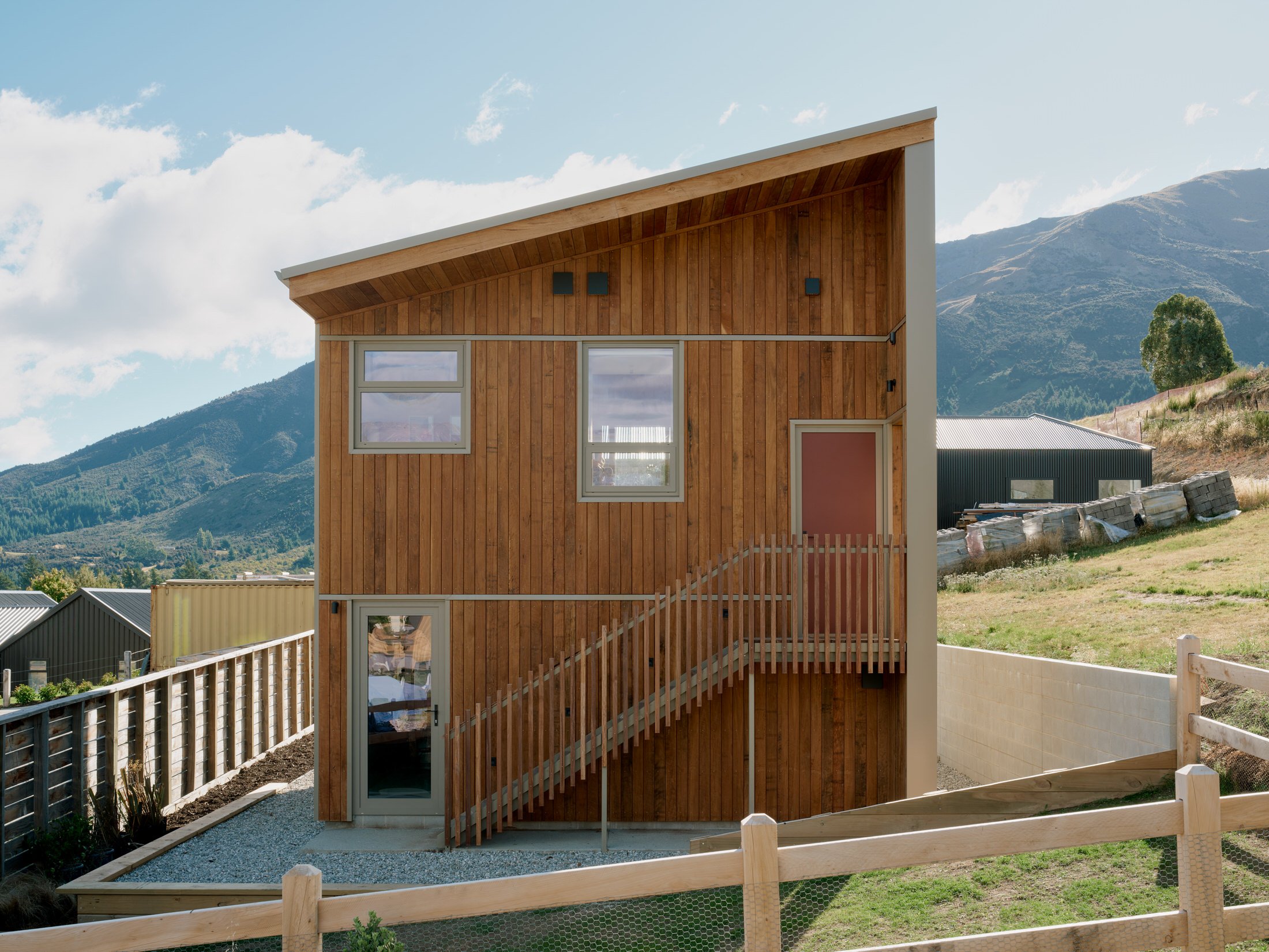 Tiu House: SIP Panel Cottage at Lake Hāwea