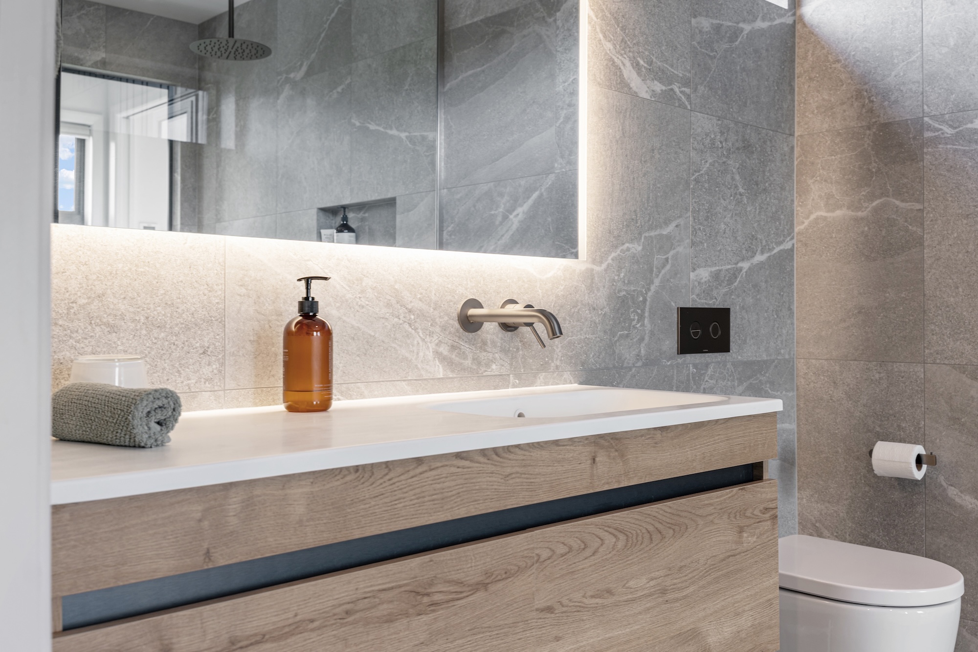 Snells Beach Custom Luxury Home: Private Haven Built for Entertaining