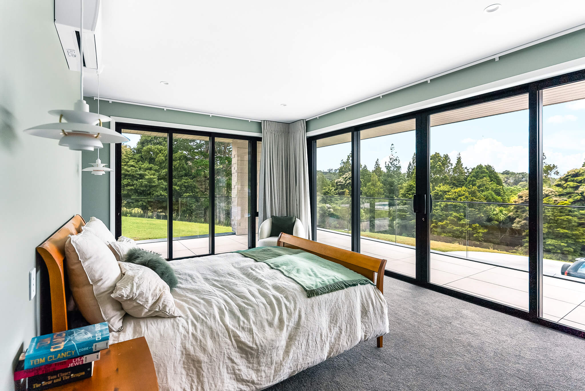 Coatesville Serene Residence: Modernist Rural Villa