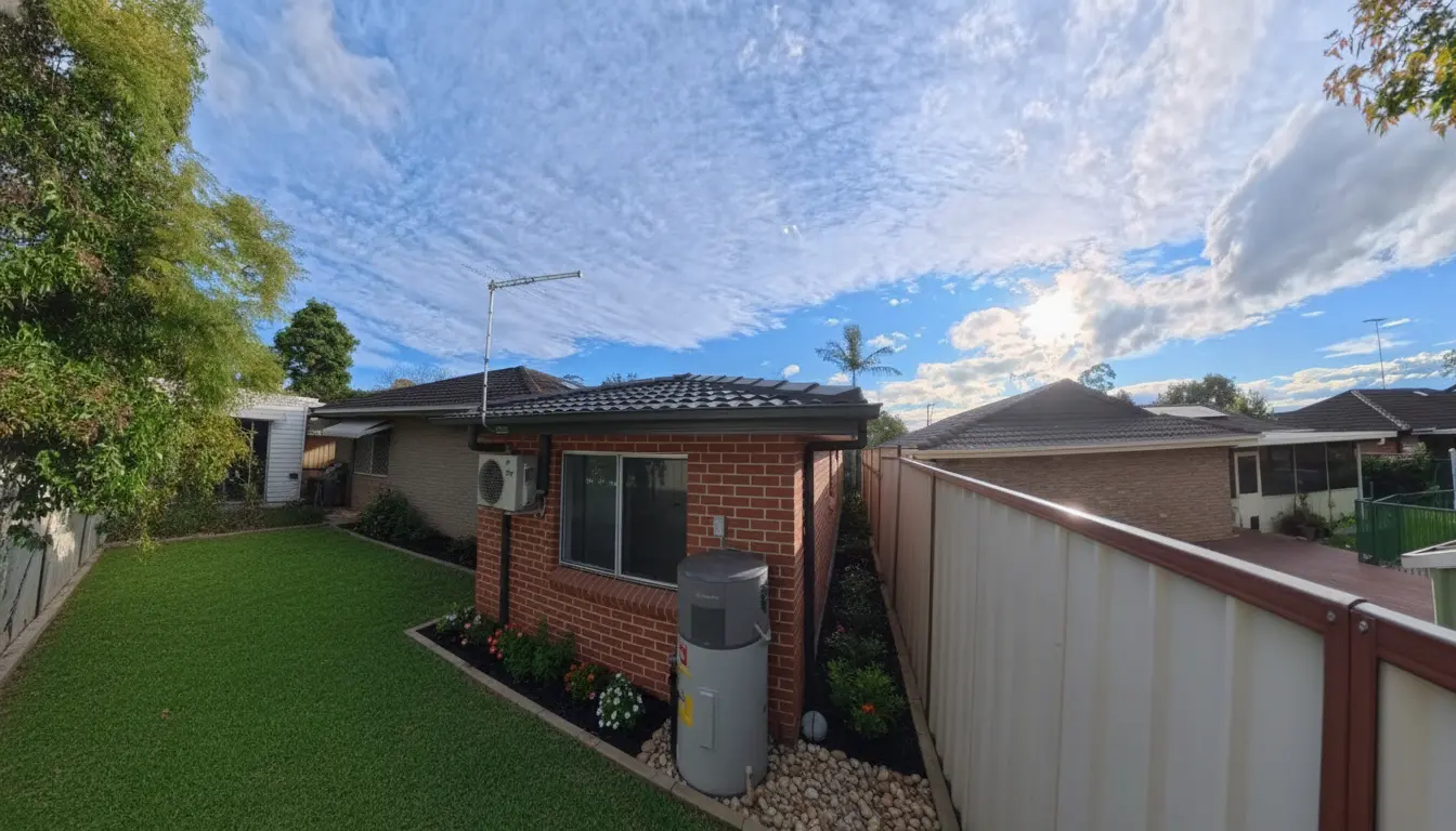 كوخ مخصص في الفناء الخلفي لمنزل مستقل في Ingleburn