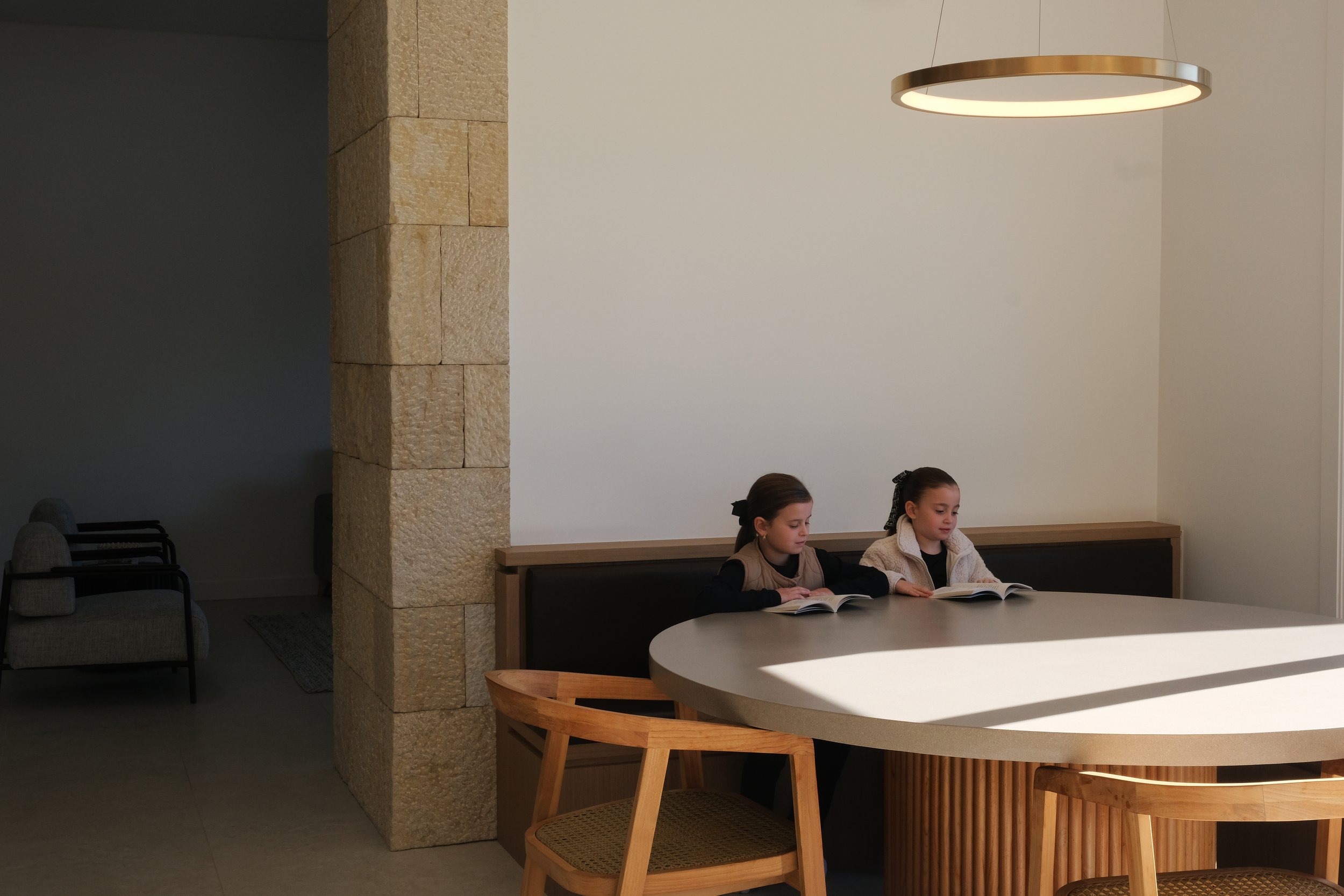 Denham Court 주택 실내 리노베이션