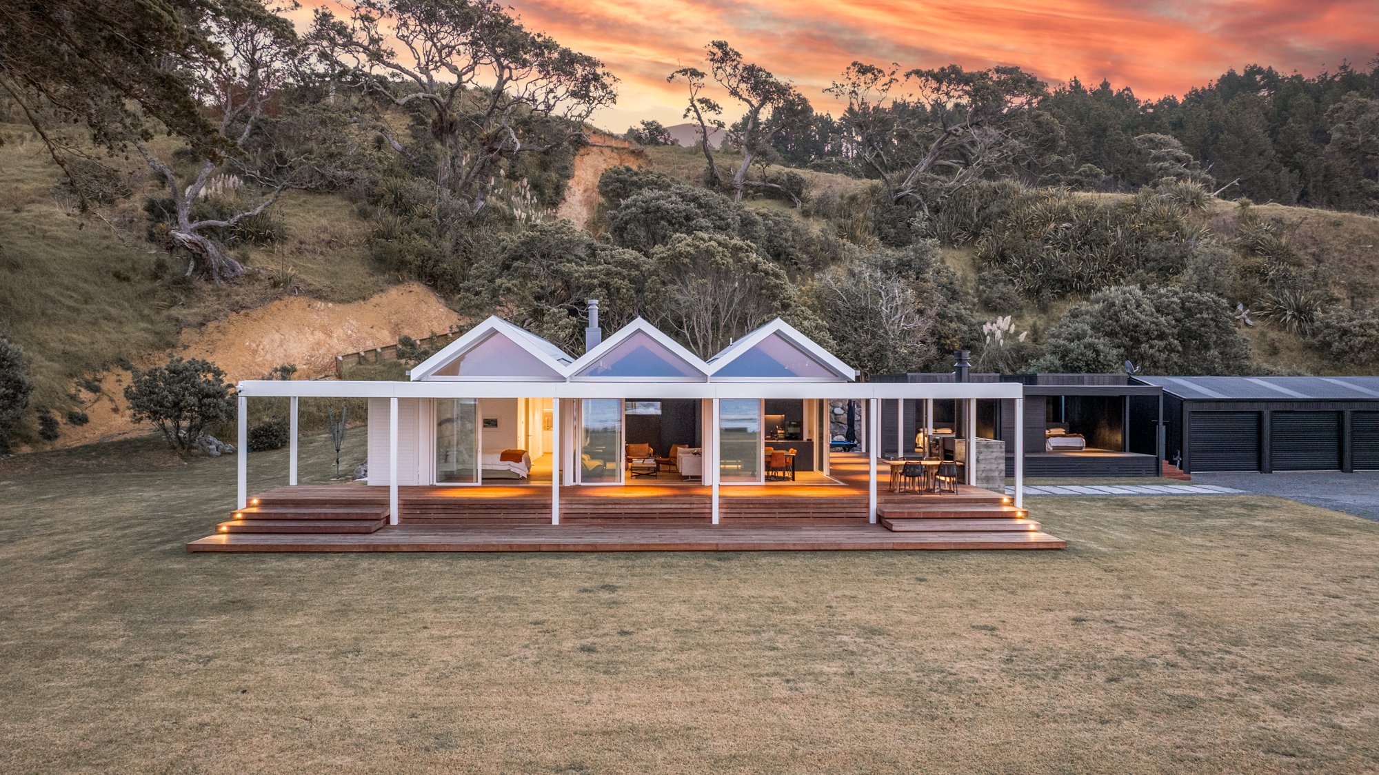 Whananaki Old House Rebuilt as Modern Residential Architecture