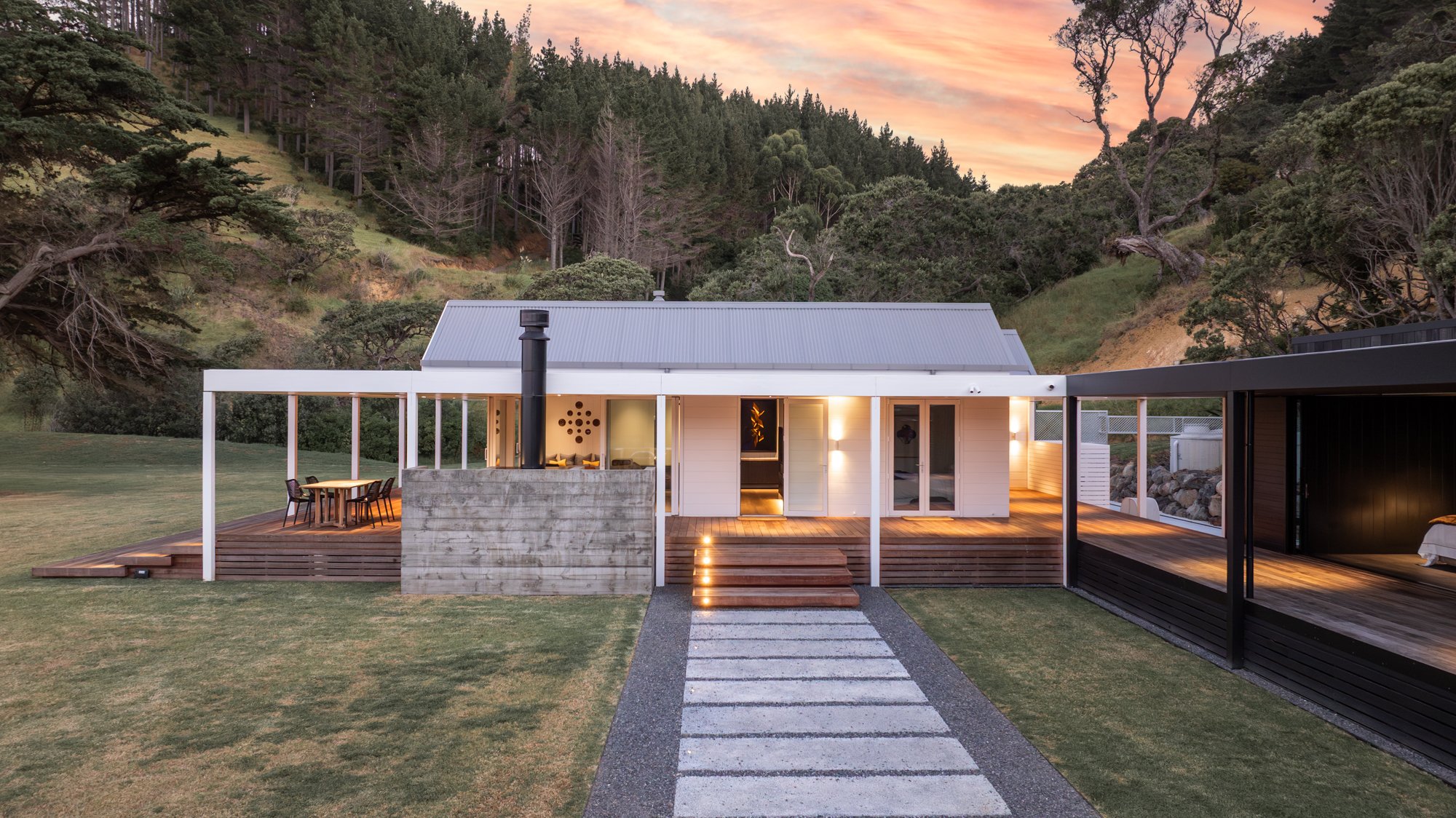 Whananaki Old House Rebuilt as Modern Residential Architecture