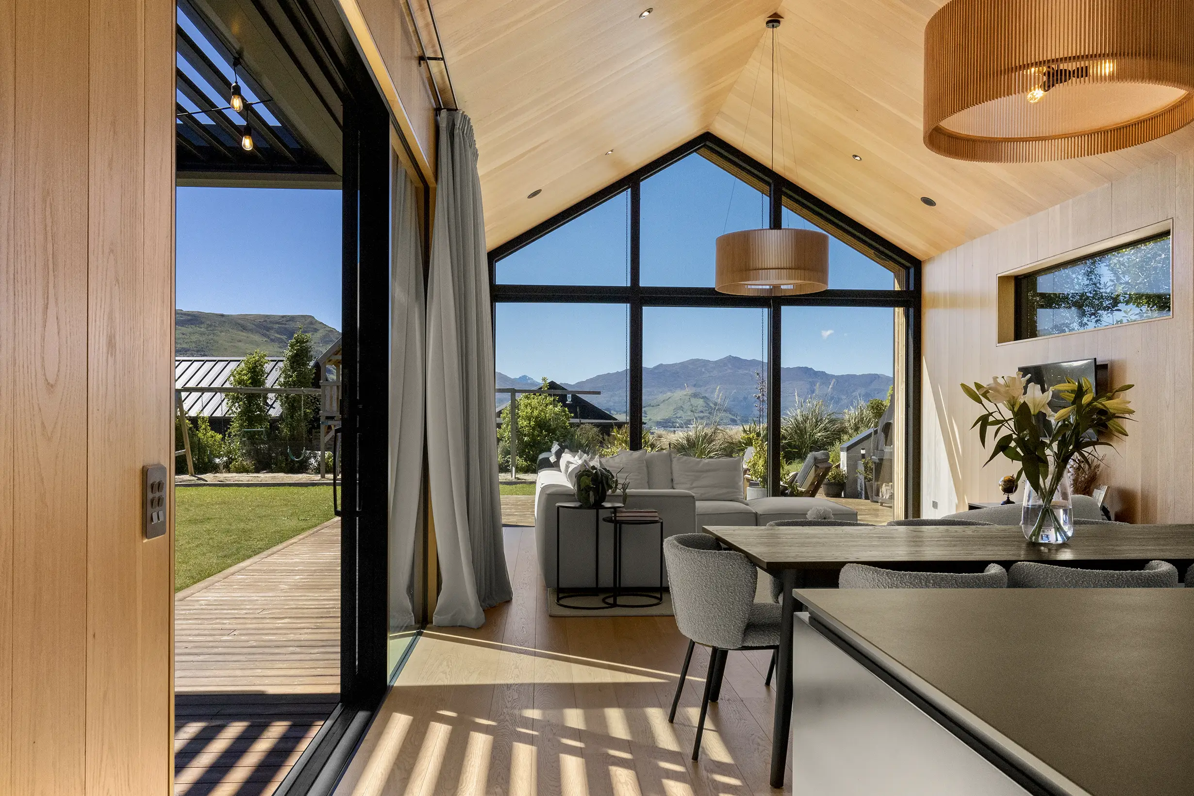 Stockyard House: Queenstown Energy-Efficient Residence