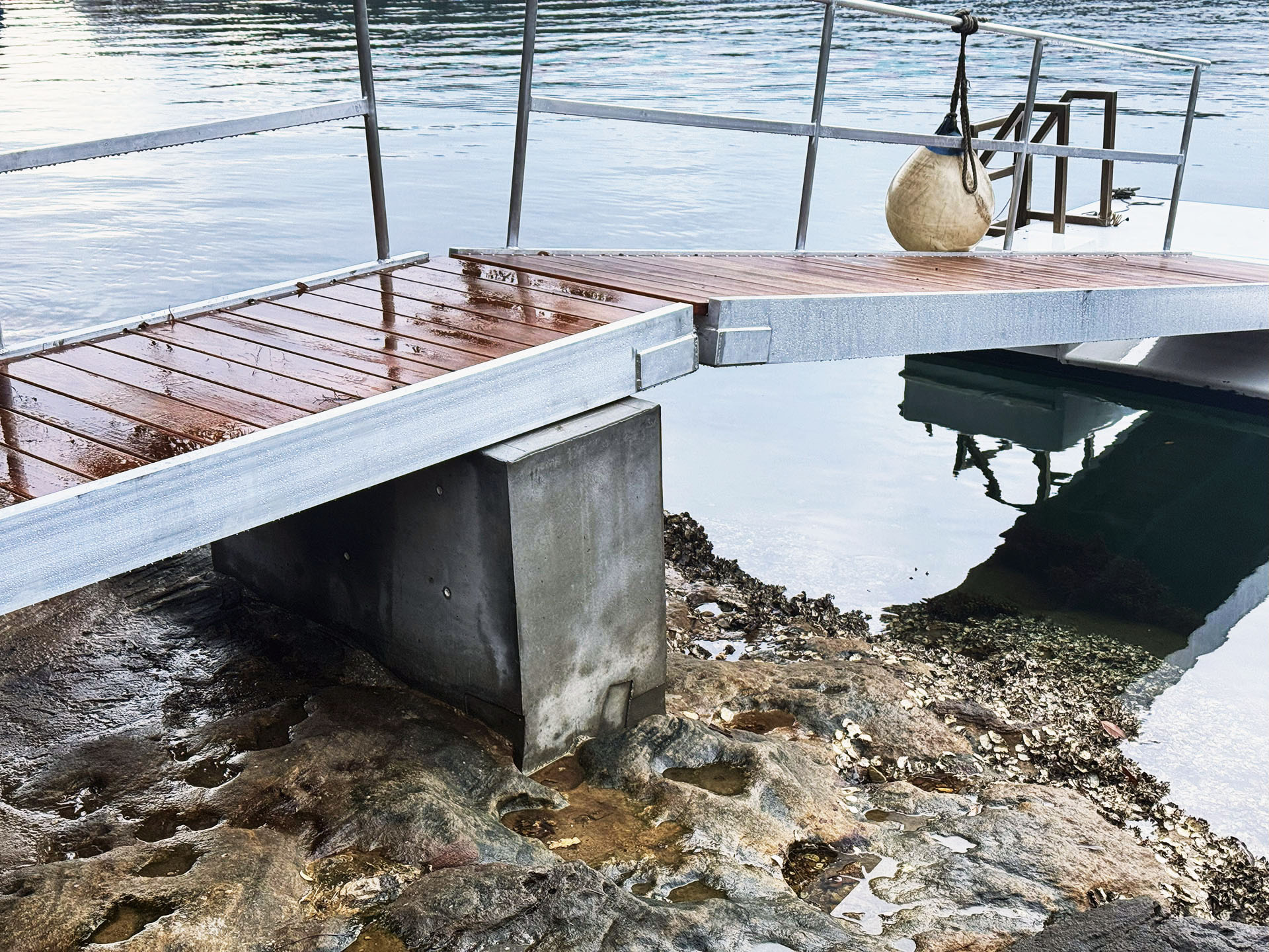 Cottage Point 水岸浮橋基礎工程