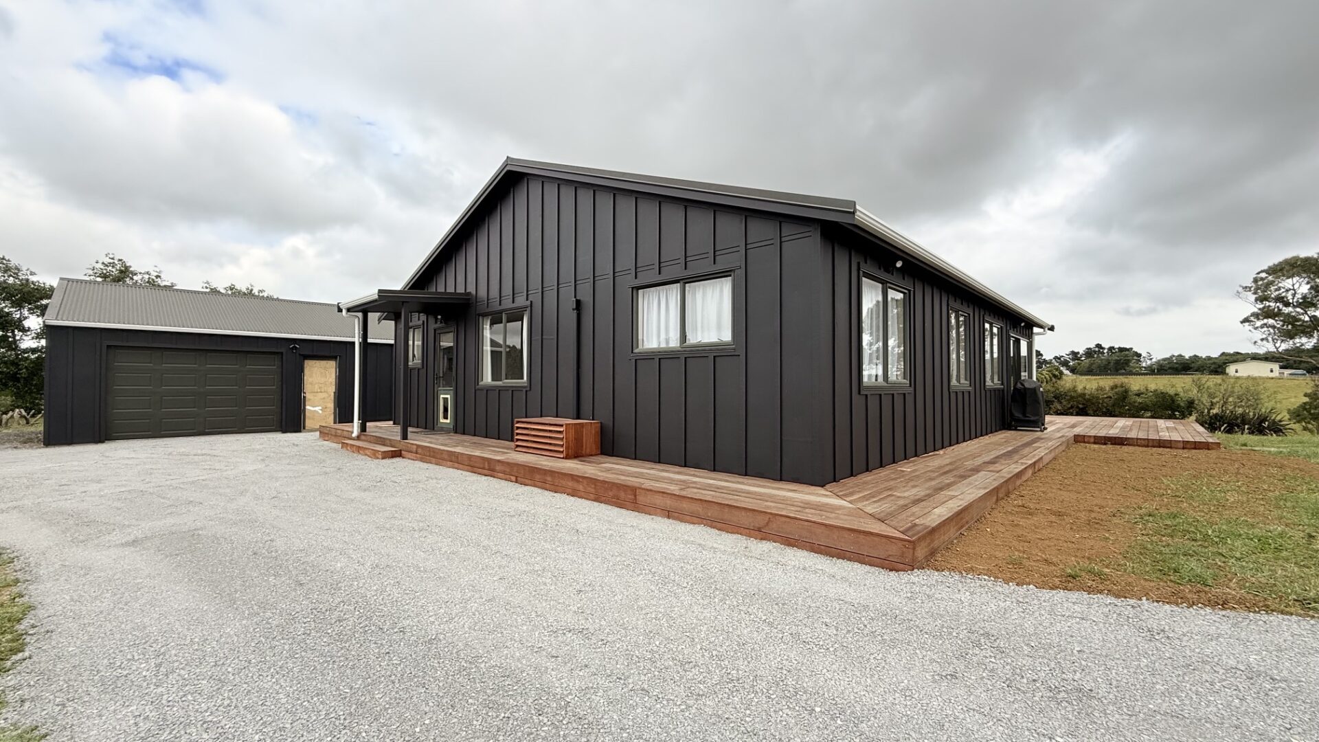 South Auckland Off-Grid Barn-Style Residence