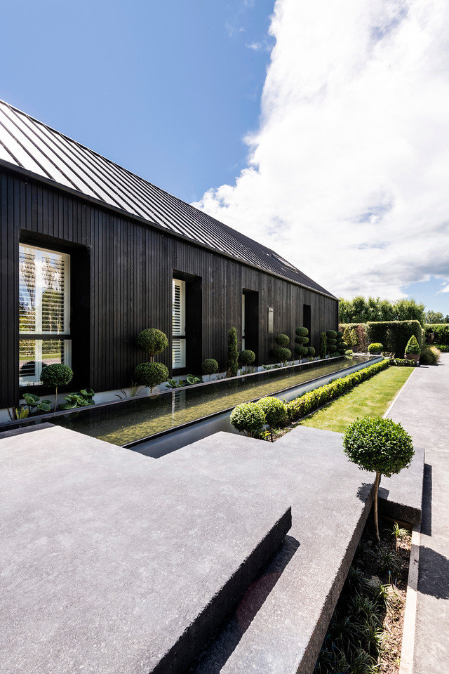 Ohoka House: 600 square metre European barn style rural residence