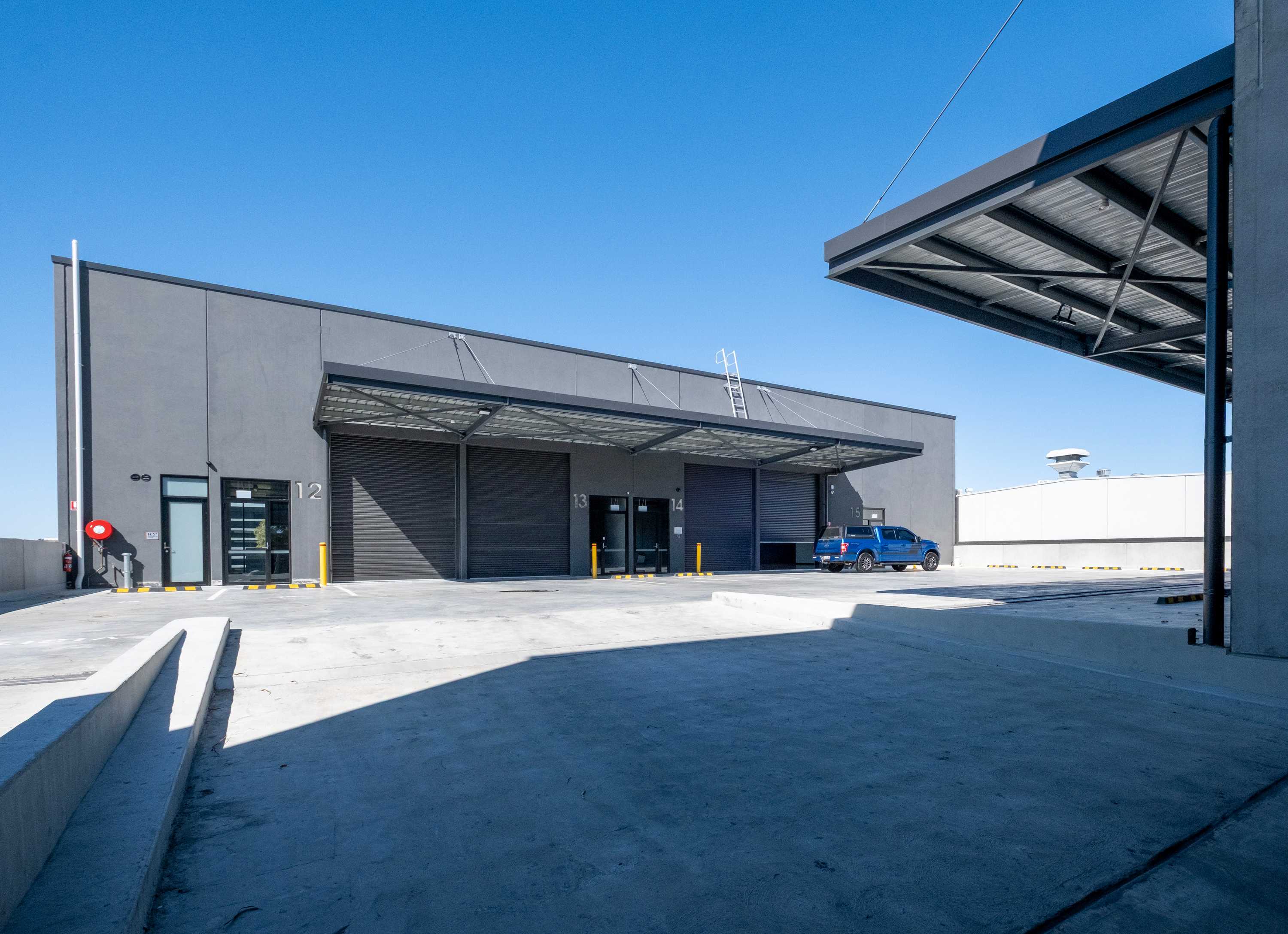 38 Cawarra Road 창고 사무동 프로젝트