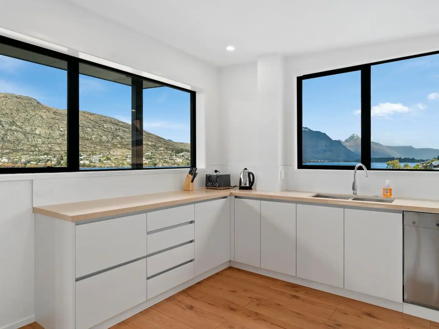 Livingstone Lane Three-Storey Residence Lot 13