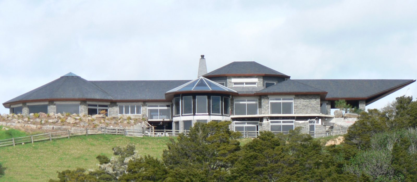 Ngunguru片岩与石板瓦住宅
