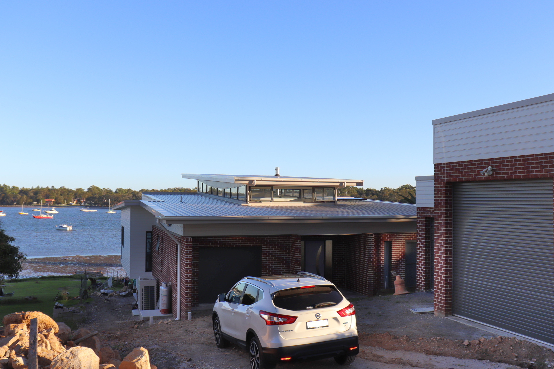 Courtyard House: New Residence in Tanilba Bay