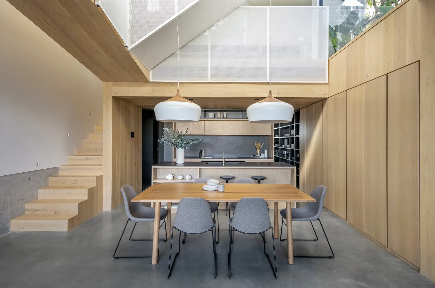 Balmain 노동자 오두막을 3층 현대 주택으로 리모델링