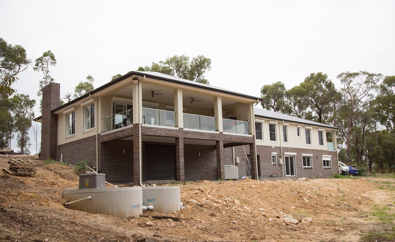 藍山岩石地基訂製家庭住宅