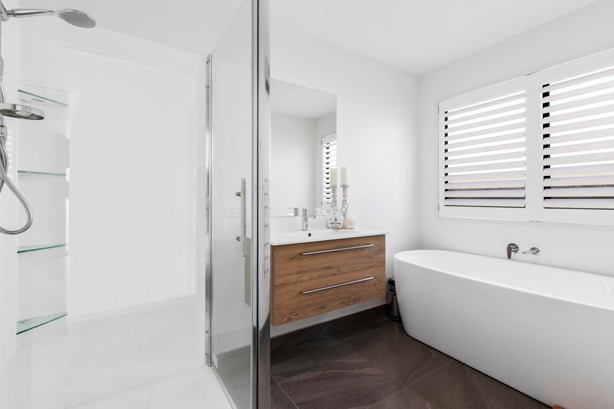 Halswell Residence: Schist and High-Contrast Tonal Layers