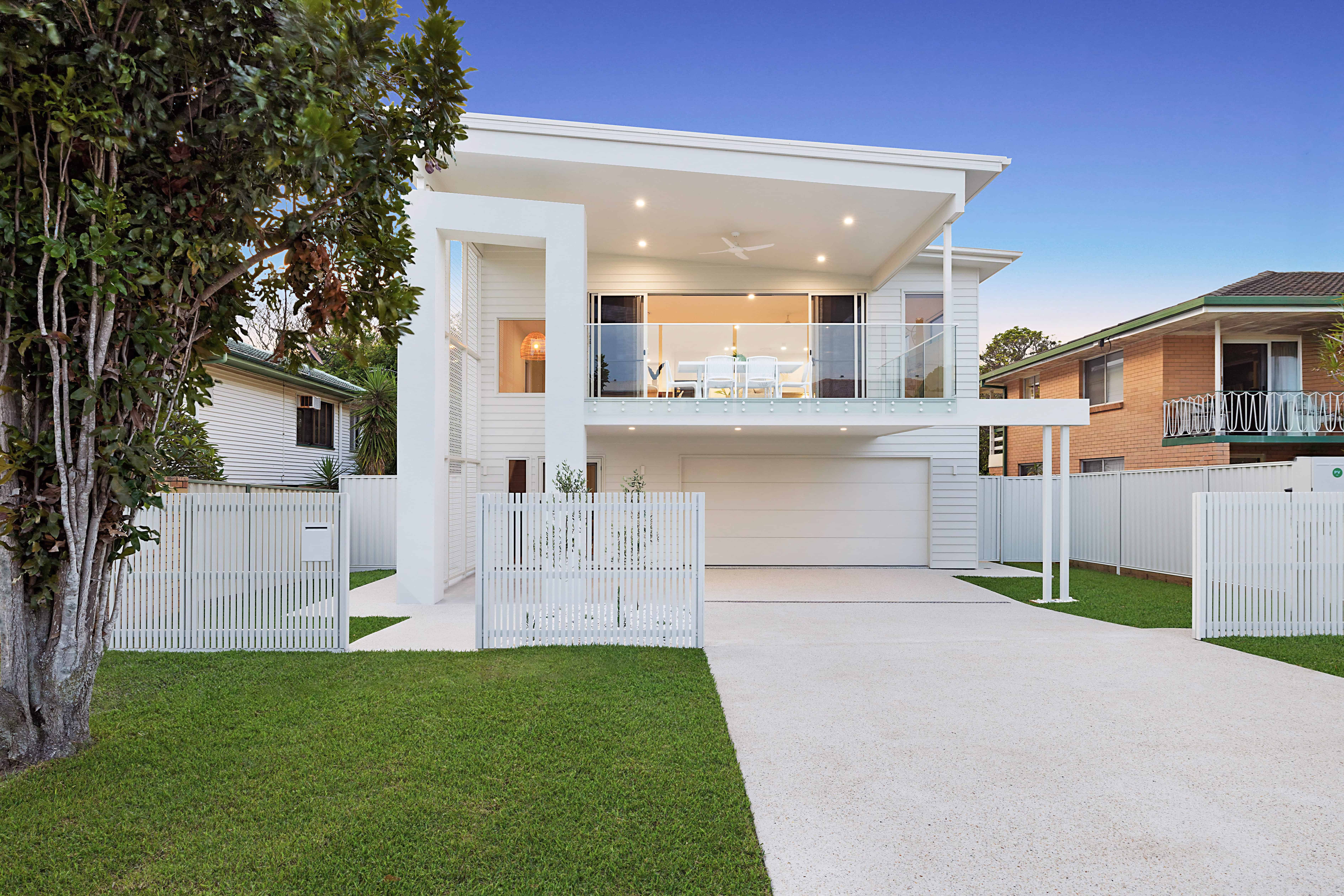 Woody Point Beachside Residence: The White House