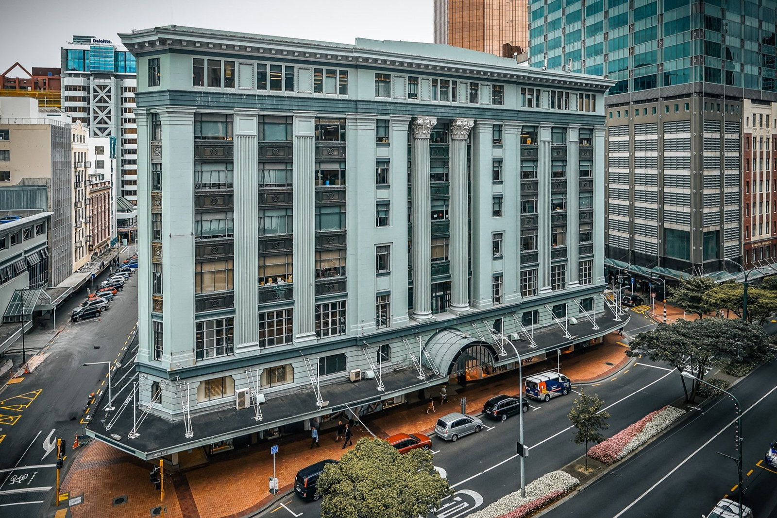 港湾城市中心抗震加固与办公室装修