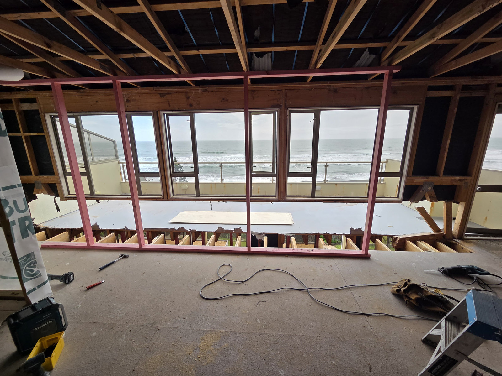 Ōakura Beachfront Residence Major Renovation, Messenger Terrace